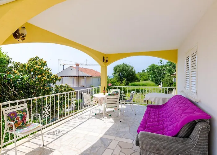 Bind - Comfort Double With Patio And Garden View R4 *